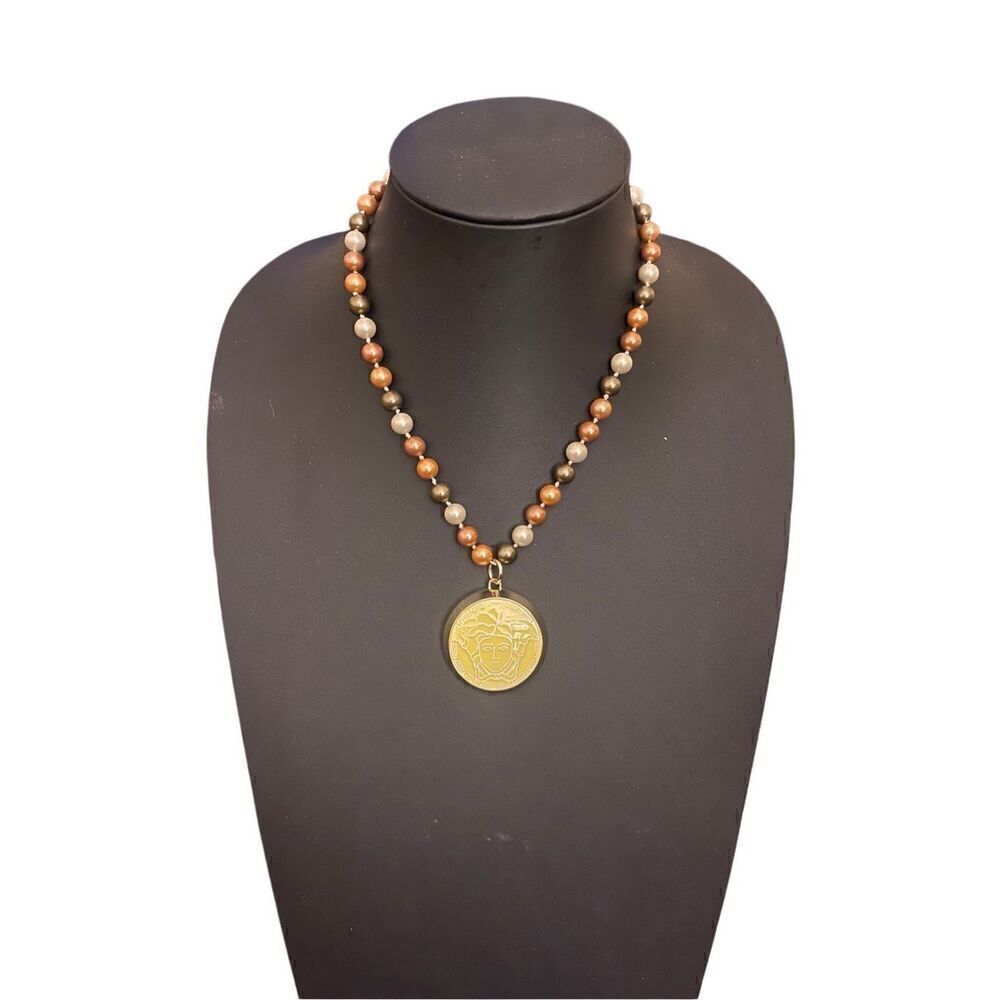 Versaceβ
Charmedβ
Choker
